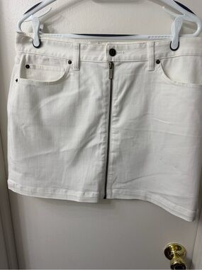 1.STATE White Denim Skirt with Front Zip